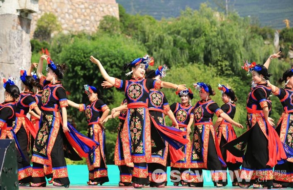 少数民族的节日_节日民族跳舞的诗句有哪些呢_节日民族风俗