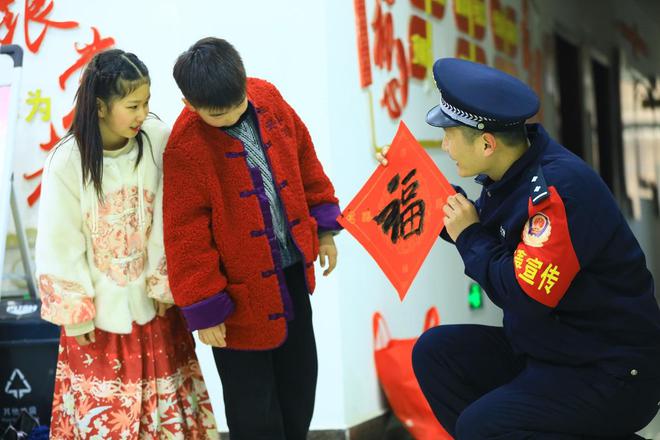 黑超特警组_特警组黑衣人模型_特警抓捕黑恶势力视频