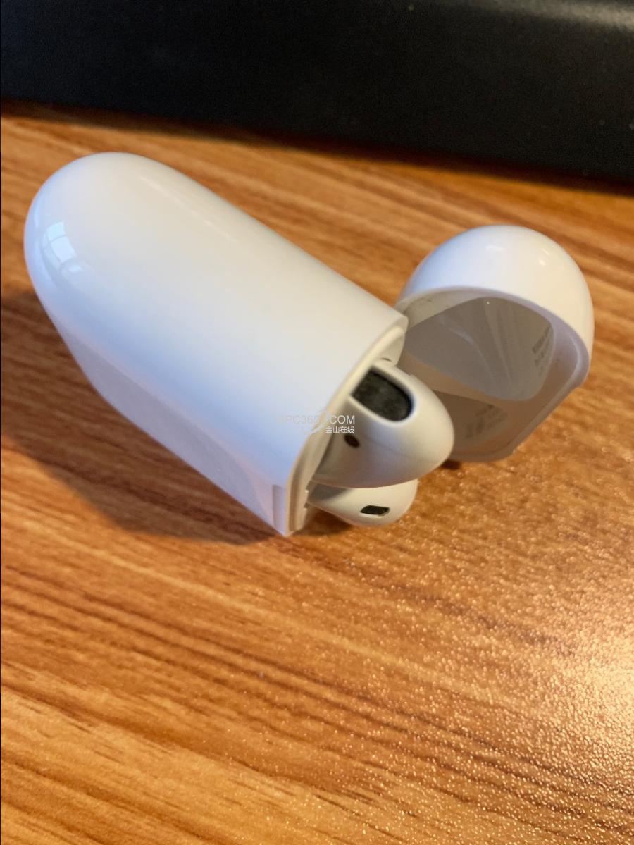 灯在外面的airpods_airpods带灯和不带灯的_airpods二代外面有灯吗